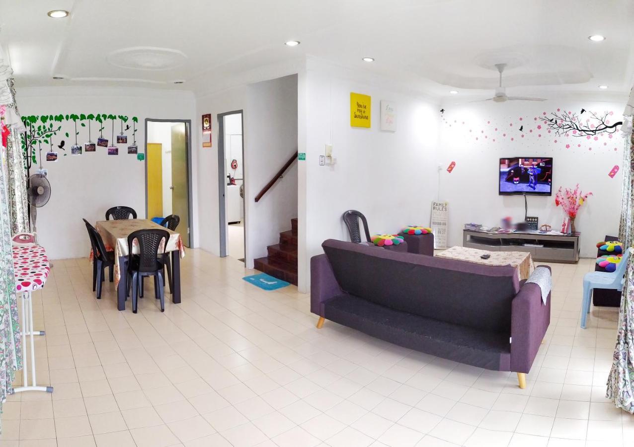 H Homestay Sibu - 1000Mbps 1Gbps Wifi, Astro & Auto Gate Parking Semi Detached House! Exterior foto